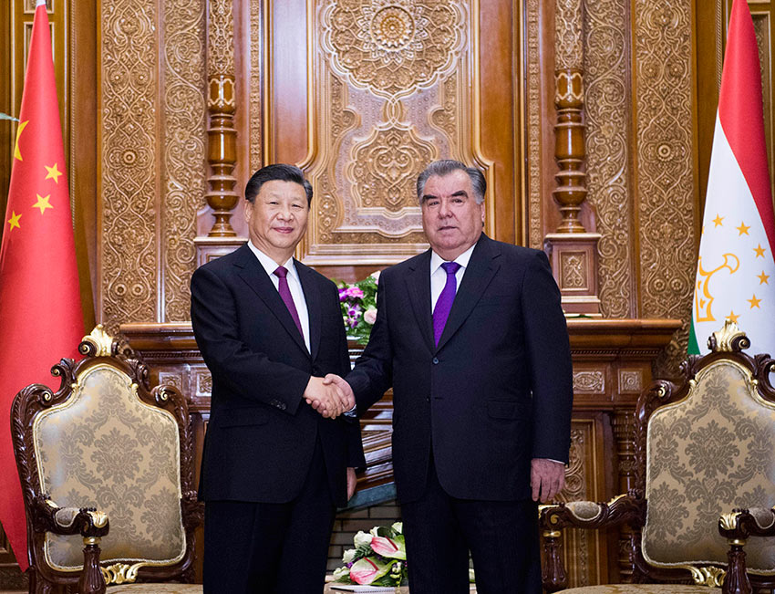 6月15日，國(guó)家主席習(xí)近平在杜尚別同塔吉克斯坦總統(tǒng)拉赫蒙會(huì)談。 新華社記者 李學(xué)仁 攝