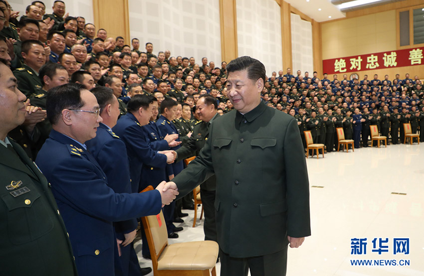 2018年2月12日，中共中央總書記、國家主席、中央軍委主席習(xí)近平在成都親切接見駐蓉部隊(duì)師以上領(lǐng)導(dǎo)干部和建制團(tuán)單位主官。新華社記者 李剛 攝