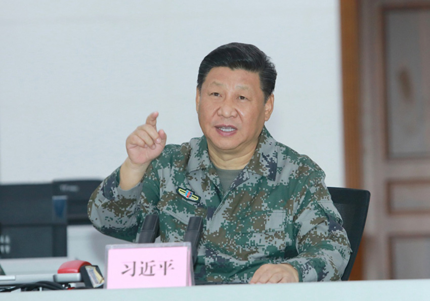 2018年10月25日上午，中共中央總書記、國家主席、中央軍委主席習近平到南部戰區視察調研。這是習近平視察指揮大廳，實地了解戰區聯合作戰指揮體系構建運行情況，勉勵戰區發揚改革創新精神，持續深化實踐探索，加快把指揮能力搞過硬。 新華社記者李剛攝
