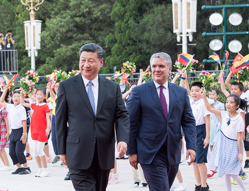 7月31日，國家主席習近平在北京人民大會堂同哥倫比亞總統杜克舉行會談。這是會談前，習近平在人民大會堂東門外廣場為杜克舉行歡迎儀式。 新華社記者李學仁攝