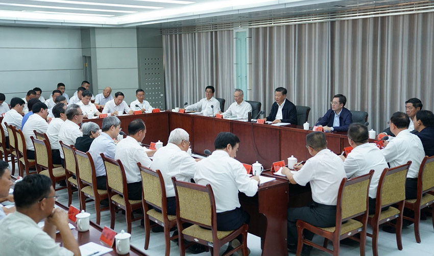 8月19日至22日，中共中央總書記、國家主席、中央軍委主席習近平在甘肅考察。這是19日下午，習近平在敦煌研究院同有關專家、學者和文化單位代表座談並發表重要講話。 新華社記者 謝環馳 攝