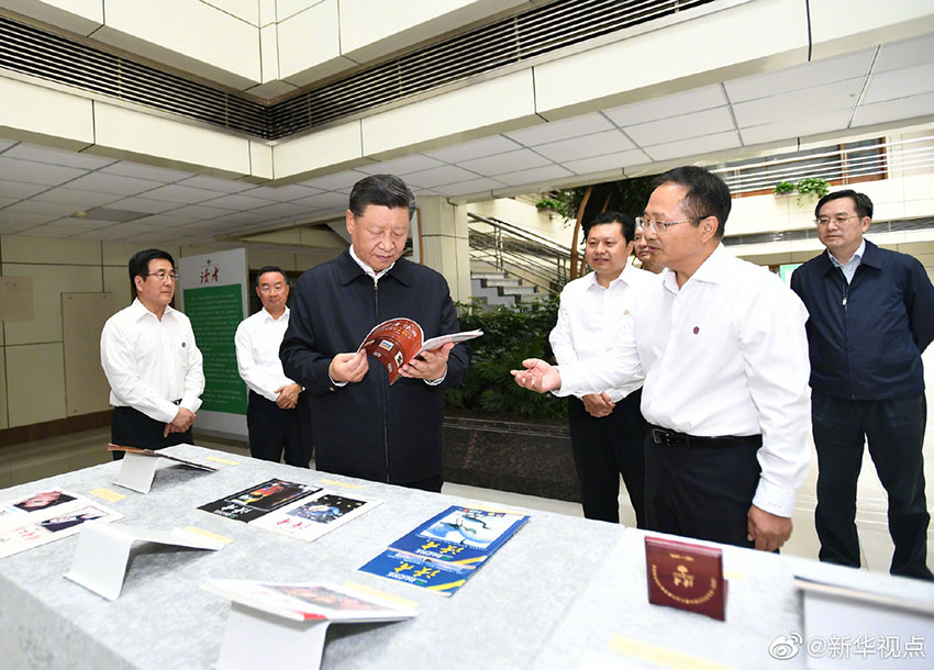 8月19日至22日，中共中央總書記、國家主席、中央軍委主席習(xí)近平在甘肅考察。這是21日下午，習(xí)近平在讀者出版集團(tuán)有限公司考察。 新華社記者 謝環(huán)馳 攝