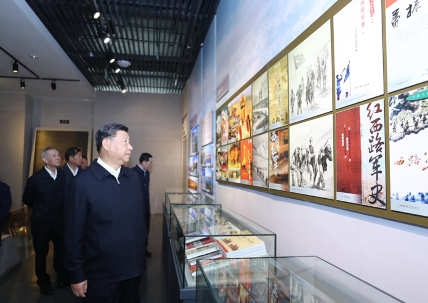 8月19日至22日，中共中央總書記、國家主席、中央軍委主席習近平在甘肅考察。這是20日上午，習近平在張掖市高臺縣參觀中國工農紅軍西路軍紀念館。 新華社記者 鞠鵬 攝