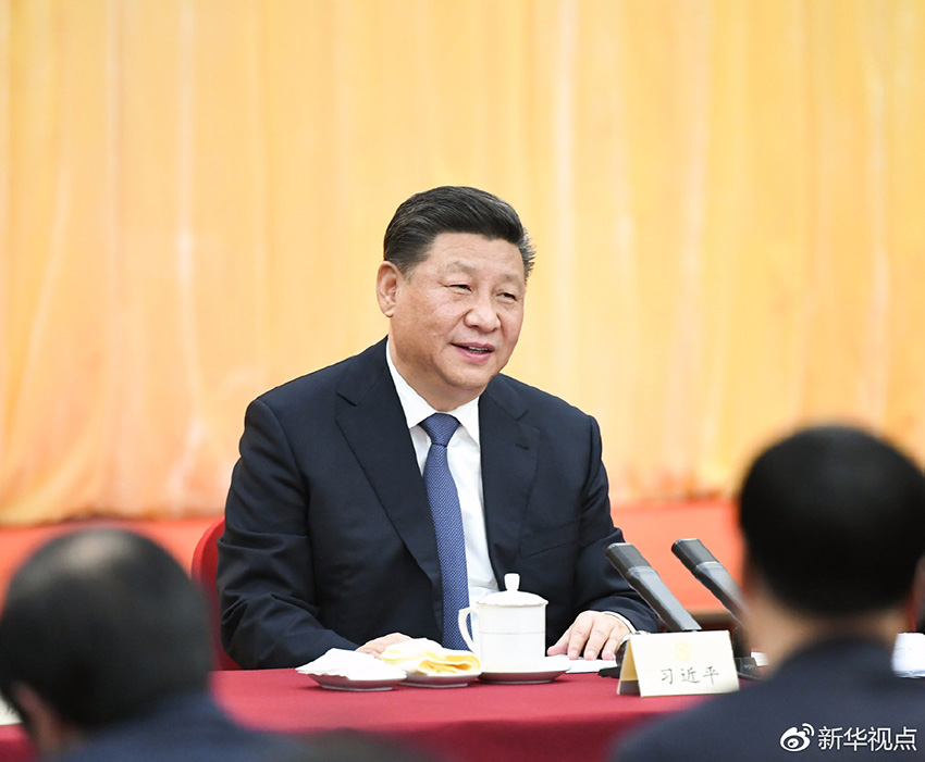 3月4日下午，中共中央總書記、國家主席、中央軍委主席習近平看望參加全國政協十三屆二次會議的文化藝術界、社會科學界委員，並參加聯組會，聽取意見和建議。中共中央政治局常委、全國政協主席汪洋參加看望和討論。新華社記者 謝環馳 攝