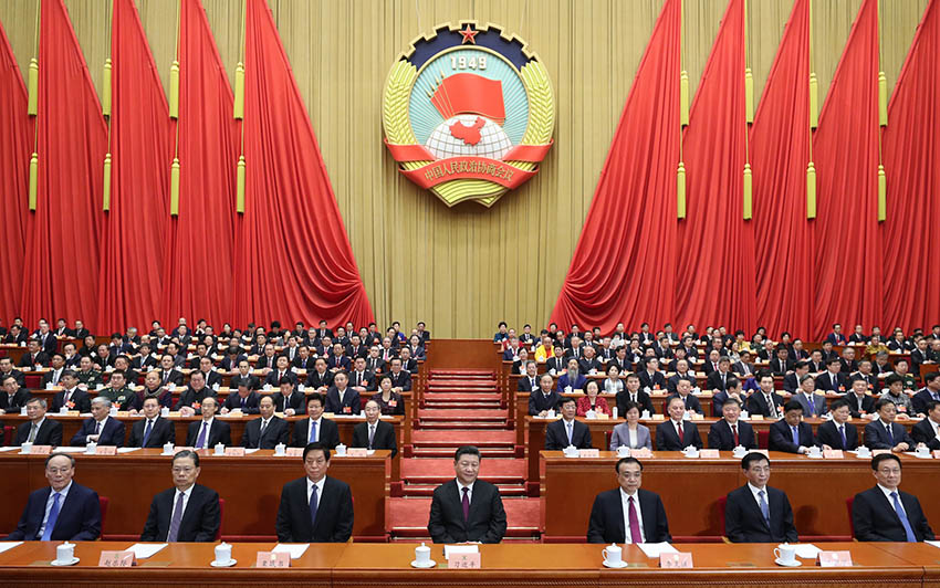 3月3日，中國人民政治協(xié)商會議第十三屆全國委員會第二次會議在北京人民大會堂開幕。這是習(xí)近平、李克強(qiáng)、栗戰(zhàn)書、王滬寧、趙樂際、韓正、王岐山在主席臺就座。 新華社記者 鞠鵬 攝