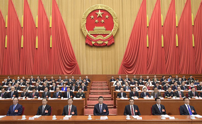 3月5日，第十三屆全國人民代表大會第二次會議在北京人民大會堂開幕。黨和國家領(lǐng)導(dǎo)人習(xí)近平、李克強、汪洋、王滬寧、趙樂際、韓正、王岐山等出席會議。 新華社記者 李學(xué)仁 攝