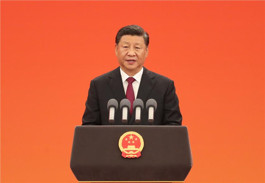9月29日，中華人民共和國國家勛章和國家榮譽稱號頒授儀式在北京人民大會堂金色大廳隆重舉行。中共中央總書記、國家主席、中央軍委主席習近平向國家勛章和國家榮譽稱號獲得者頒授勛章獎章並發表重要講話。 新華社記者 姚大偉 攝
