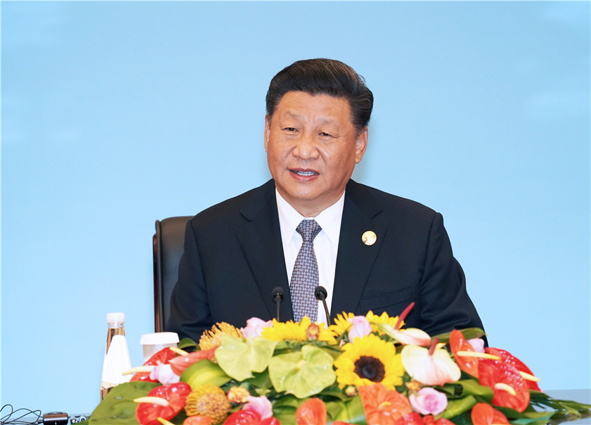 10月18日下午，中共中央總書記、國家主席、中央軍委主席習(xí)近平在武漢集體會見應(yīng)邀出席第七屆世界軍人運動會開幕式的各國防務(wù)部門和軍隊領(lǐng)導(dǎo)人及國際軍事體育理事會主要官員，代表中國政府、中國人民和中國軍隊向出席活動的各國防務(wù)部門和軍隊領(lǐng)導(dǎo)人、國際軍事體育理事會官員、各國運動員表示熱烈歡迎。 新華社記者 李剛 攝