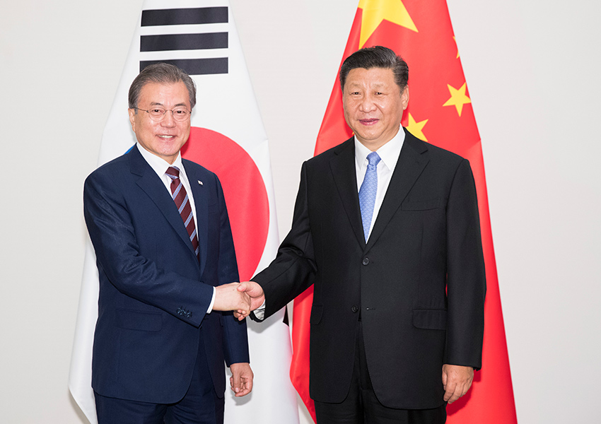 6月27日，國(guó)家主席習(xí)近平在日本大阪會(huì)見韓國(guó)總統(tǒng)文在寅。 新華社記者 黃敬文 攝