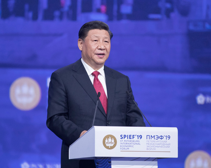 6月7日，第二十三屆聖彼得堡國際經濟論壇全會在聖彼得堡舉行。中國國家主席習近平、俄羅斯總統普京、保加利亞總統拉德夫、亞美尼亞總理帕希尼揚、斯洛伐克總理佩列格裡尼、聯合國秘書長古特雷斯等出席。這是習近平發表題為《堅持可持續發展 共創繁榮美好世界》的致辭。 新華社記者 王曄 攝