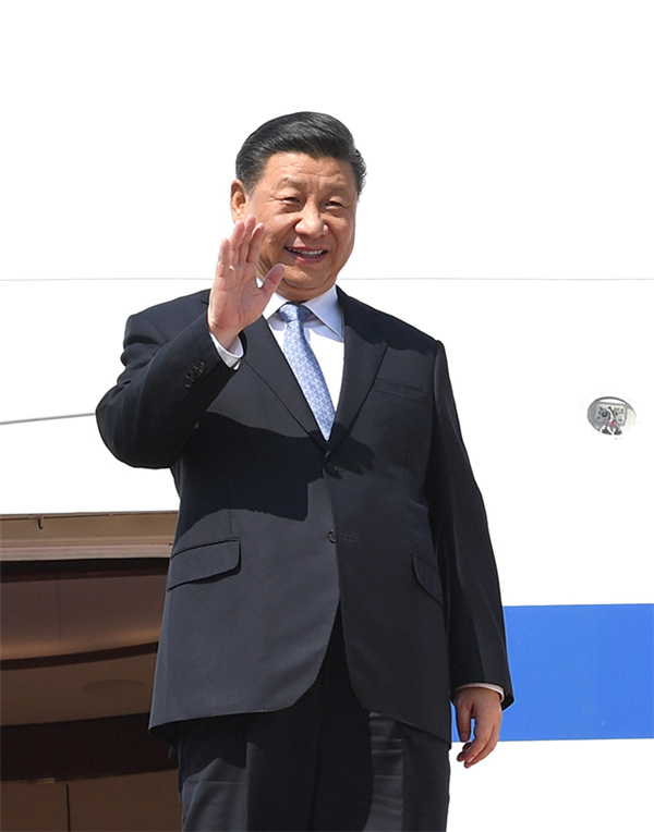 當地時間1月17日下午，國家主席習近平乘專機抵達內比都國際機場，開始對緬甸聯邦共和國進行國事訪問。新華社記者 饒愛民 攝