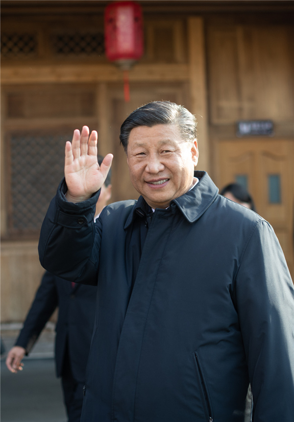 1月19日下午，正在雲(yún)南考察的中共中央總書記、國家主席、中央軍委主席習近平來到和順古鎮(zhèn)，了解絲綢古道交往、歷史文化傳承和生態(tài)環(huán)境保護等情況。新華社記者 謝環(huán)馳 攝