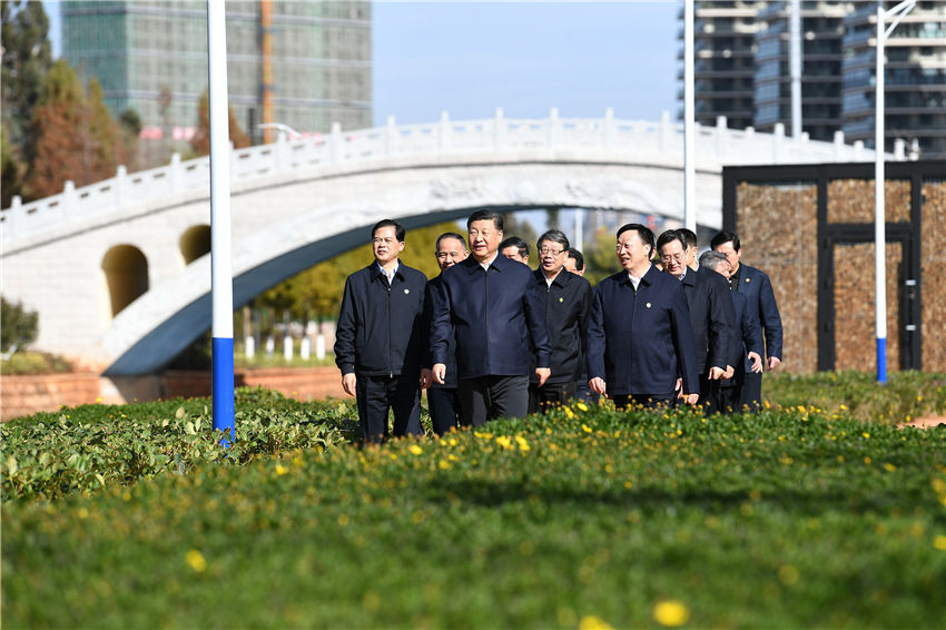 1月20日，正在雲南考察的中共中央總書記、國家主席、中央軍委主席習近平來到昆明，前往滇池星海半島生態濕地，察看滇池保護治理情況。新華社記者 謝環馳 攝