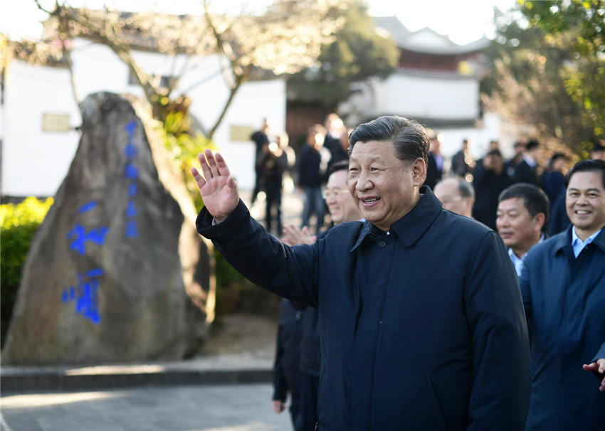 1月19日下午，正在雲南考察的中共中央總書記、國家主席、中央軍委主席習近平來到和順古鎮，了解絲綢古道交往、歷史文化傳承和生態環境保護等情況。新華社記者 鞠鵬 攝
