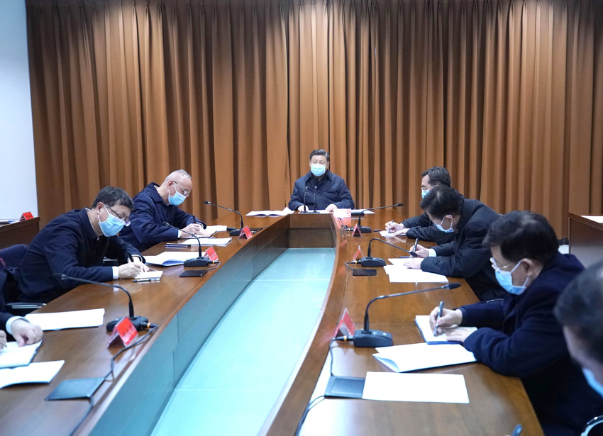 2月10日，中共中央總書記、國家主席、中央軍委主席習近平在北京調研指導新冠肺炎疫情防控工作。這是在朝陽區疾控中心會議室，習近平主持召開會議，聽取北京市疫情防控工作情況匯報並發表重要講話。 新華社記者 鞠鵬 攝