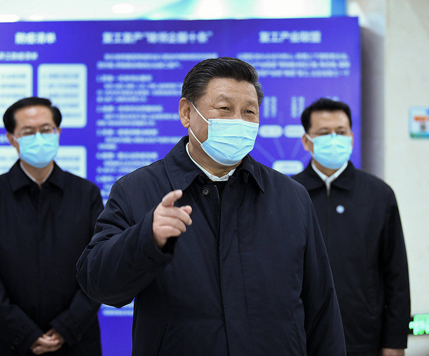 3月29日，中共中央總書記、國家主席、中央軍委主席習(xí)近平在浙江考察調(diào)研。這是習(xí)近平在寧波北侖大碶高端汽配模具園區(qū)了解企業(yè)復(fù)工復(fù)產(chǎn)情況。 新華社記者 燕雁 攝