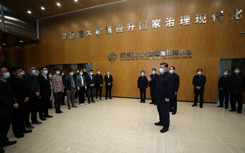 3月31日，中共中央總書記、國家主席、中央軍委主席習近平在杭州考察。這是習近平在杭州城市大腦運營指揮中心，就杭州運用城市大腦推進城市治理體系和治理能力現代化進行考察調研。 新華社記者 鞠鵬 攝