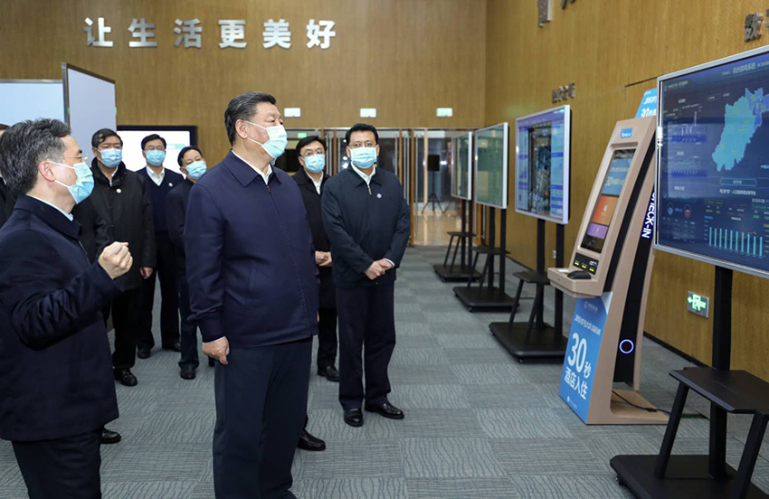 3月31日，中共中央總書記、國家主席、中央軍委主席習近平在杭州考察。這是習近平在杭州城市大腦運營指揮中心，就杭州運用城市大腦推進城市治理體系和治理能力現代化進行考察調研。 新華社記者 鞠鵬 攝