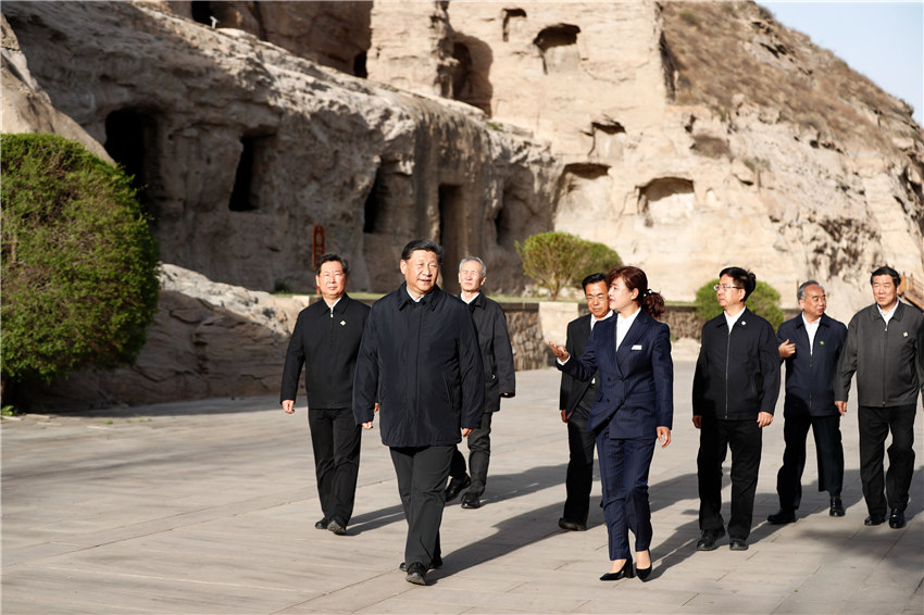 5月11日至12日，中共中央總書記、國家主席、中央軍委主席習近平在山西考察。這是5月11日下午，習近平在大同市雲岡石窟考察歷史文化遺產保護情況。新華社記者 劉彬 攝