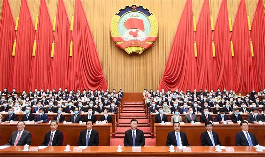 5月27日，中國人民政治協商會議第十三屆全國委員會第三次會議在北京閉幕。這是習近平、李克強、栗戰書、王滬寧、趙樂際、韓正、王岐山等在主席臺就座。 新華社記者 謝環馳 攝