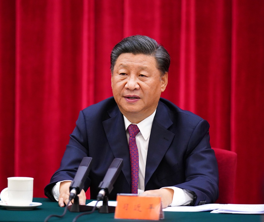 9月3日下午，中共中央、國務(wù)院、中央軍委在北京人民大會堂舉行座談會，紀(jì)念中國人民抗日戰(zhàn)爭暨世界反法西斯戰(zhàn)爭勝利75周年。中共中央總書記、國家主席、中央軍委主席習(xí)近平出席座談會並發(fā)表重要講話。新華社記者 謝環(huán)馳 攝