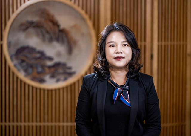 貴州省女企業(yè)家協(xié)會(huì)會(huì)長(zhǎng)、貴州南山婆集團(tuán)有限公司董事長(zhǎng)包愛(ài)明