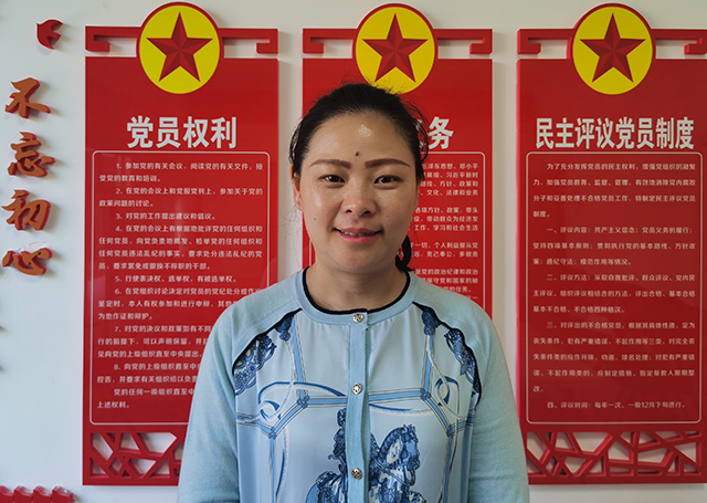 貴州省黔靈女家政公司董事長(zhǎng)羅戎