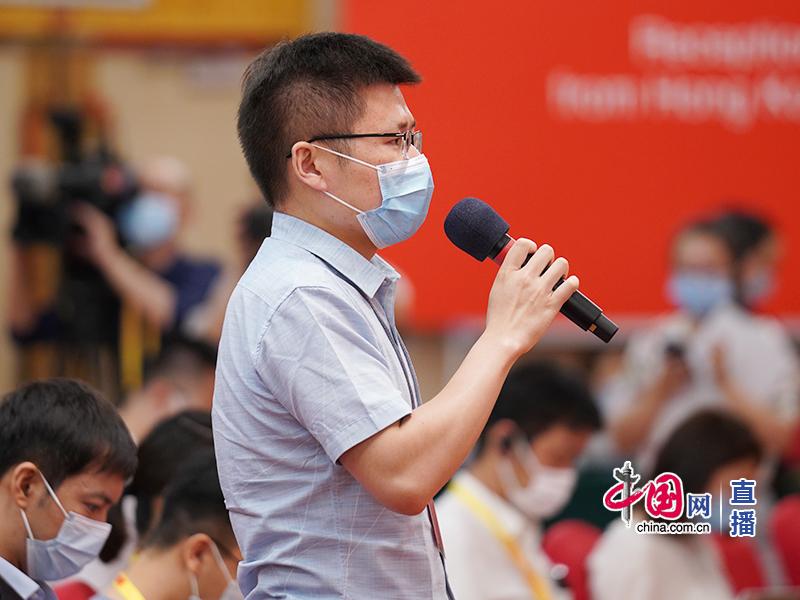新華社記者提問。中國網 鄭亮