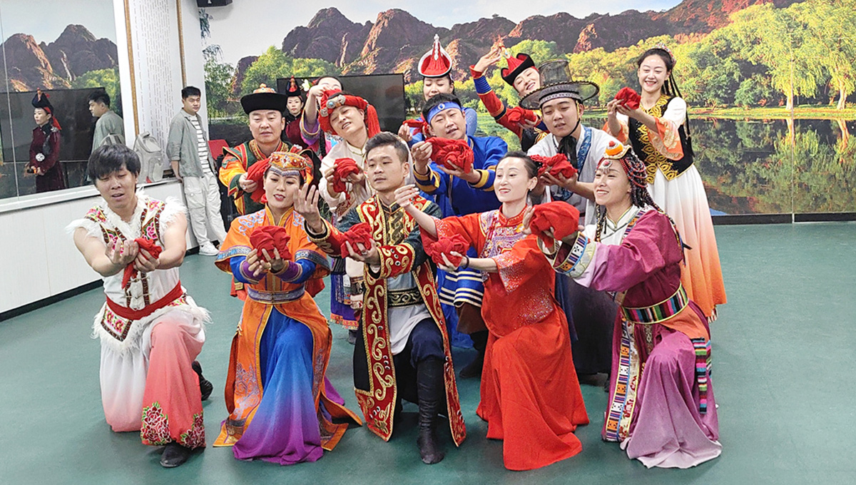 “最炫民族風(fēng)”紅了石榴，甜進(jìn)心里