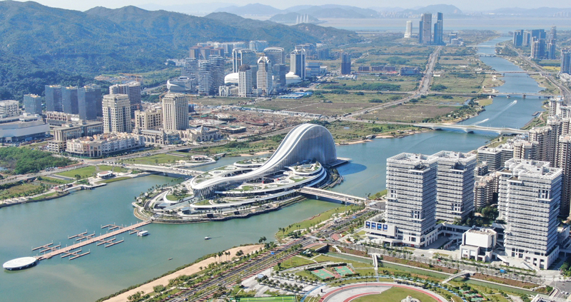 琴澳和鳴 習近平心系兩地合作發展譜新篇2024年12月19日上午，中共中央總書記、國家主席、中央軍委主席習近平來到橫琴粵澳深度合作區考察。習近平在橫琴天沐琴臺展示廳澳門新街坊項目展區前，同居住在這里的市民代表親切交談。