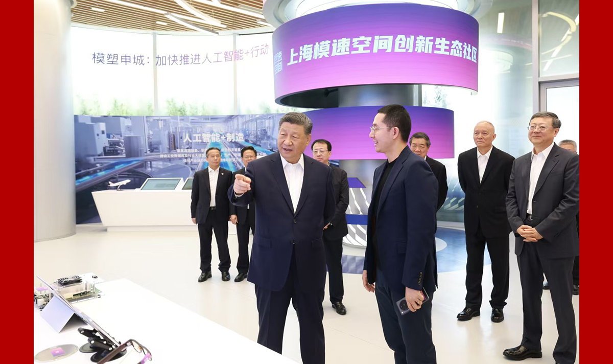 習(xí)近平在上海考察