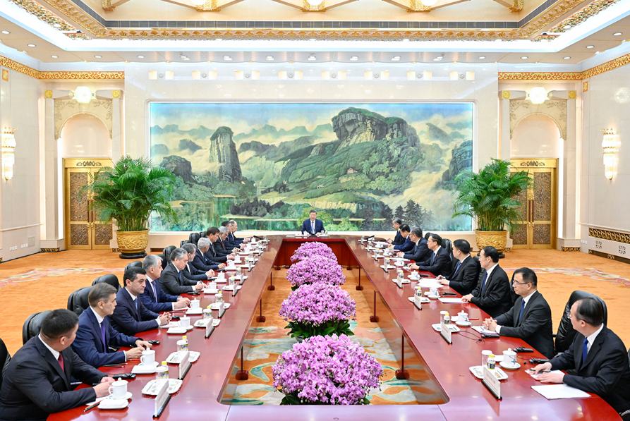 習近平集體會見上海合作組織成員國外長理事會會議外方代表團團長