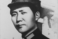　　10月份，斯諾採訪眾多紅軍后離開邊區(qū)返抵北平。之后，他通過各種途徑發(fā)表介紹陝北蘇區(qū)狀況的文章和照片，並出版了著名的《紅星照耀中國》一書，中文書譯名為《西行漫記》。該書真實(shí)生動(dòng)地介紹了斯諾採訪中國共產(chǎn)黨和紅軍的親歷和所見所聞，在國內(nèi)外引起很大反響。圖為：長征到達(dá)陝北后的毛澤東