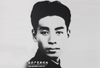 　　黨的六大以后，周恩來作為實(shí)際主持黨中央工作的領(lǐng)導(dǎo)人，在極端險惡的條件下，機(jī)智勇敢地保衛(wèi)黨的中央機(jī)關(guān)，保護(hù)黨的大批領(lǐng)導(dǎo)骨干，發(fā)展黨在白區(qū)的秘密工作，支持工農(nóng)武裝割據(jù)、紅軍和農(nóng)村革命根據(jù)地，積極探索中國革命的正確道路，明確提出“鄉(xiāng)村中心”的思想。
