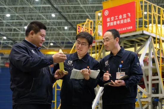 在工作中的“羅陽青年突擊隊”隊員。航空工業沈飛供圖
